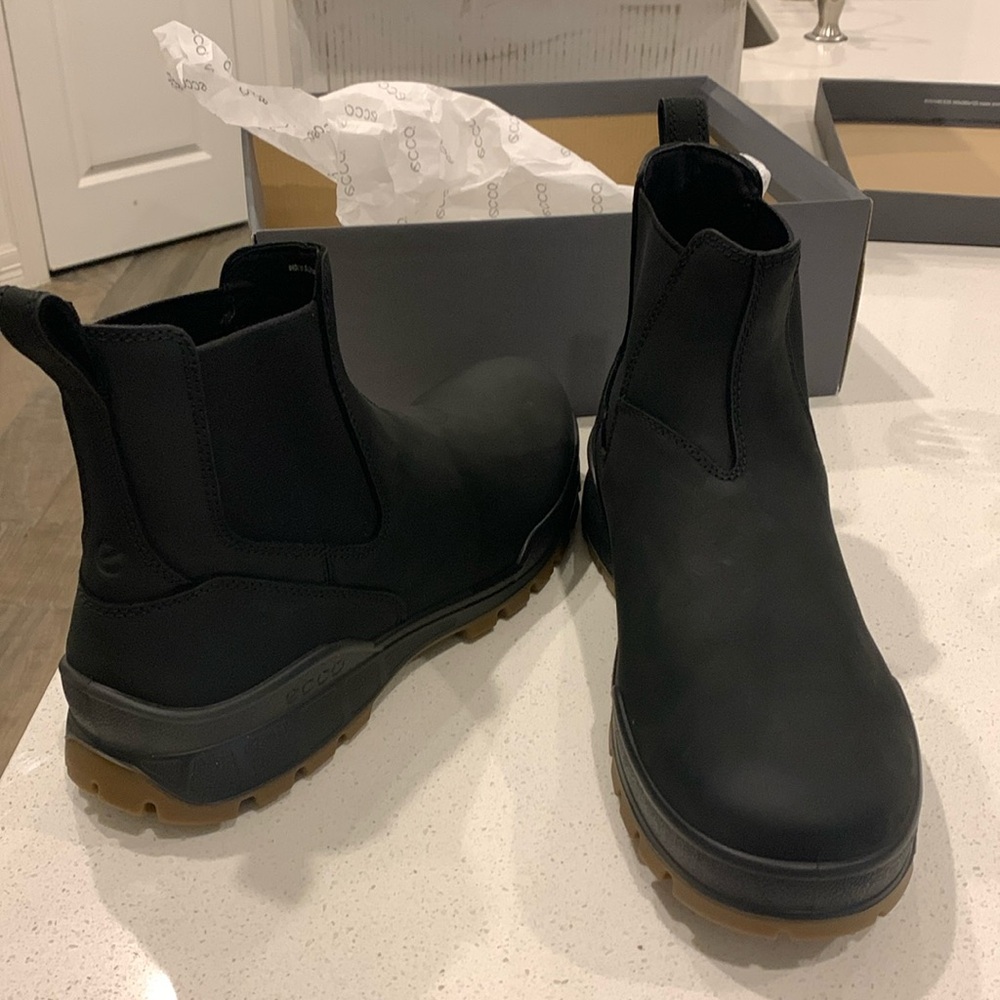 Ecco Track 25 Chelsea Boots